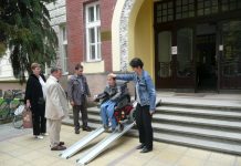 Gimnazija Bečej: Postavljena rampa na glavnom ulazu